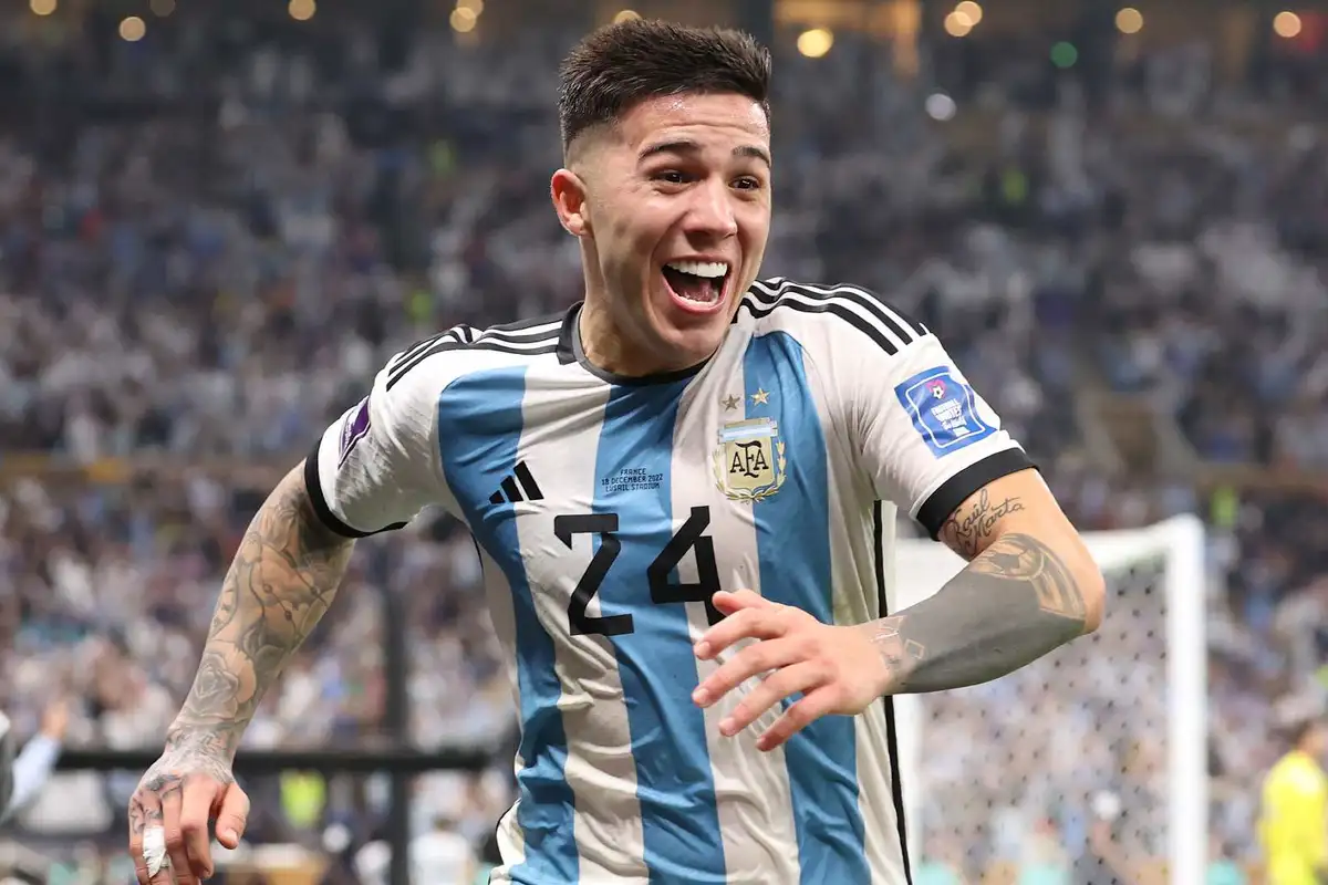 아르헨티나-유니폼-입은-엔소-페르난데스