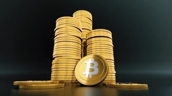 쌓여있는-비트코인