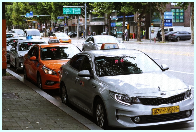 길가에-서있는-택시